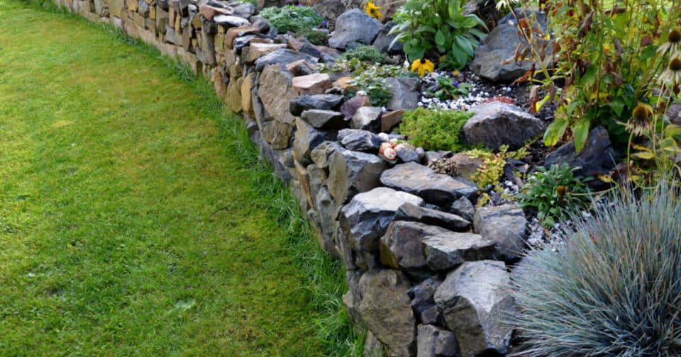 Build dry wall: Beautify the garden